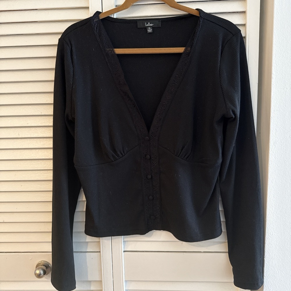 Lulu's Black Lace Trim top